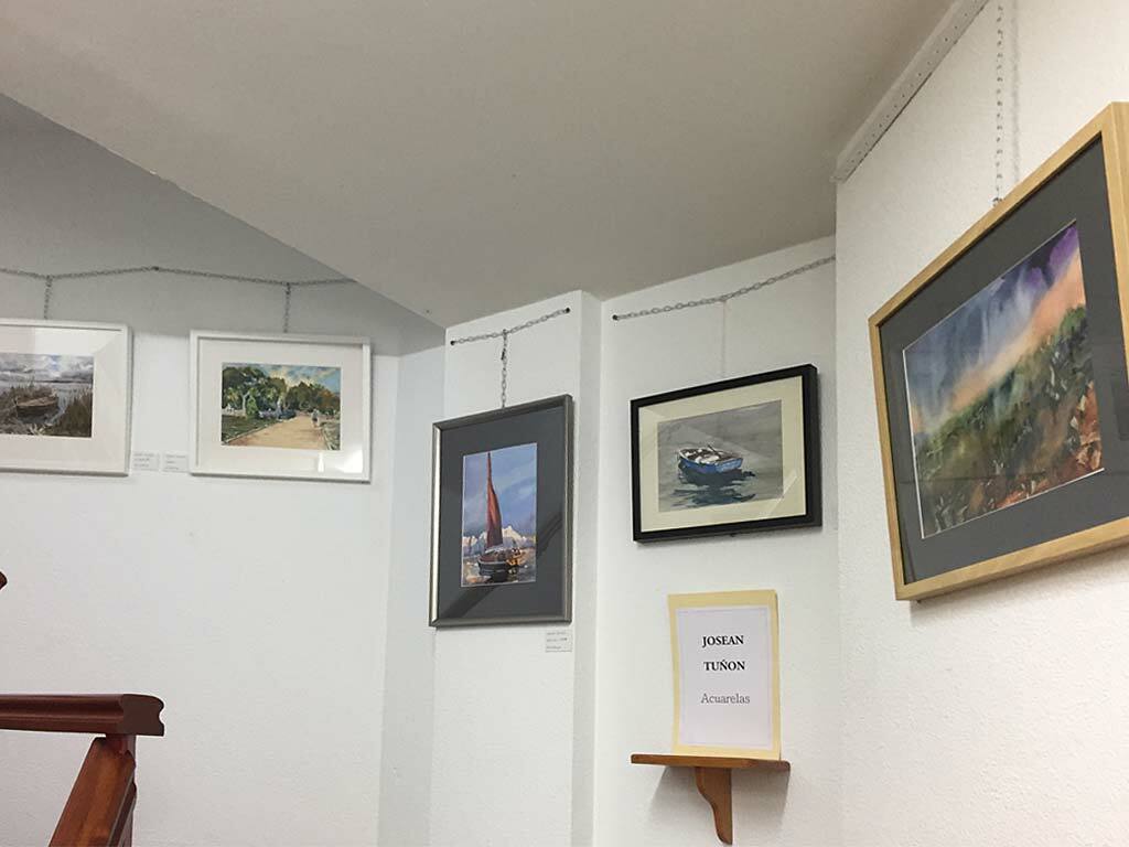 Acuarelas de Josean Tuñón en el Hall de entrada